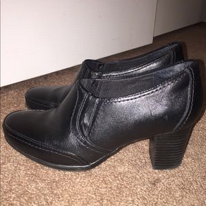 Clark’s bendables ankle heeled boots